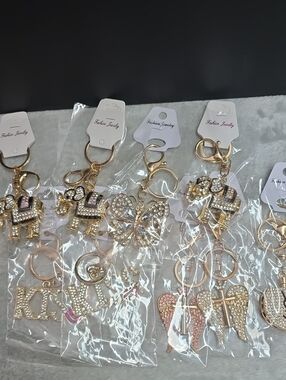Fashion Jewelry Gold-Tone Crystal Charm Keychain with Multicolor Gem Accents